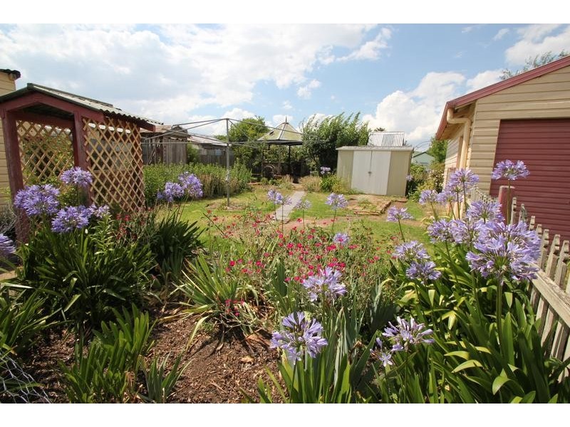 12 Railway Street, Tenterfield NSW 2372