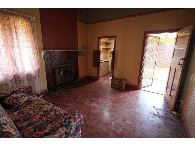 12 Railway Street, Tenterfield NSW 2372