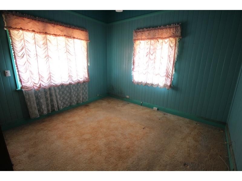 12 Railway Street, Tenterfield NSW 2372