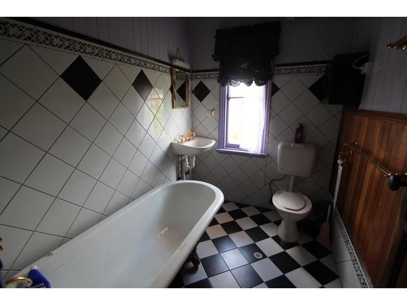 12 Railway Street, Tenterfield NSW 2372