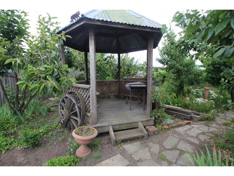 12 Railway Street, Tenterfield NSW 2372