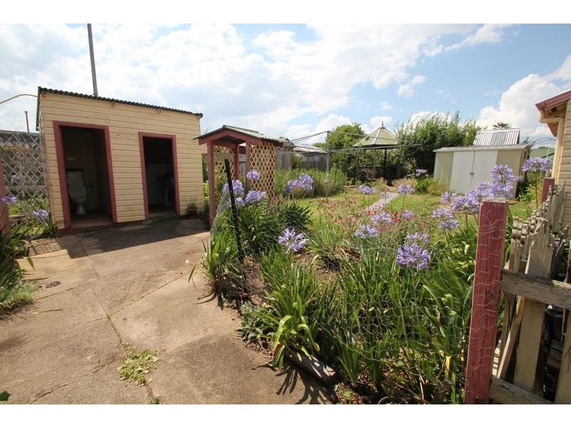 12 Railway Street, Tenterfield NSW 2372