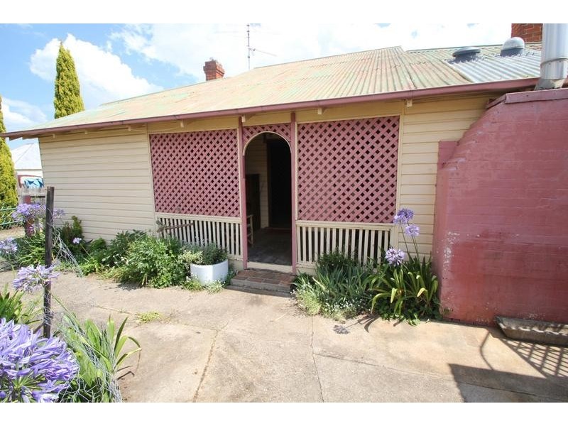 12 Railway Street, Tenterfield NSW 2372