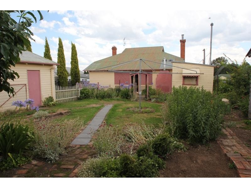12 Railway Street, Tenterfield NSW 2372