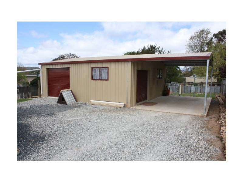 105 Cowper Street, Tenterfield NSW 2372