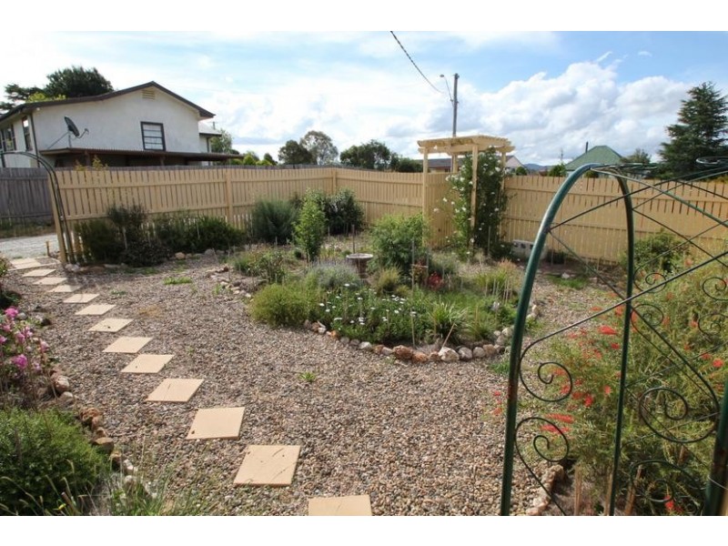 105 Cowper Street, Tenterfield NSW 2372