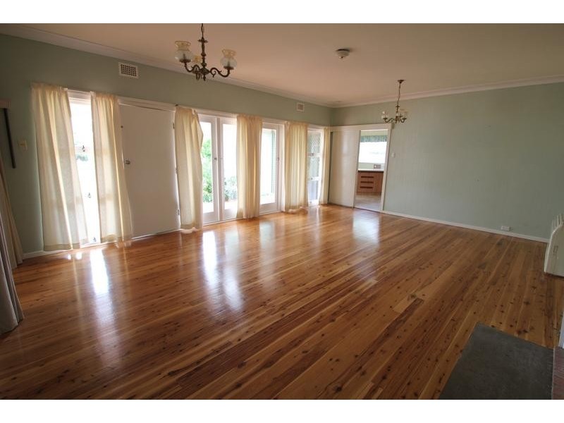 139 Miles Street, Tenterfield NSW 2372