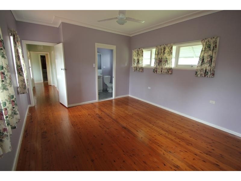 139 Miles Street, Tenterfield NSW 2372