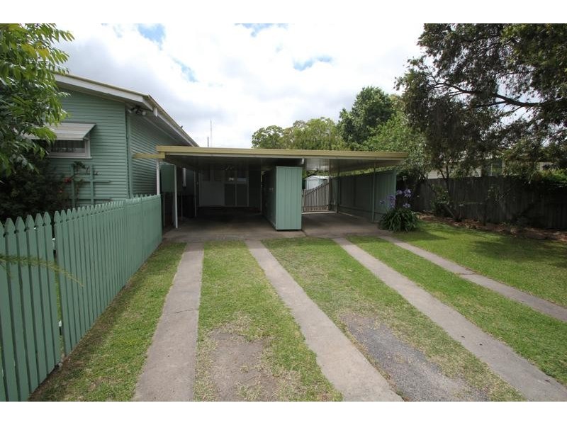 139 Miles Street, Tenterfield NSW 2372