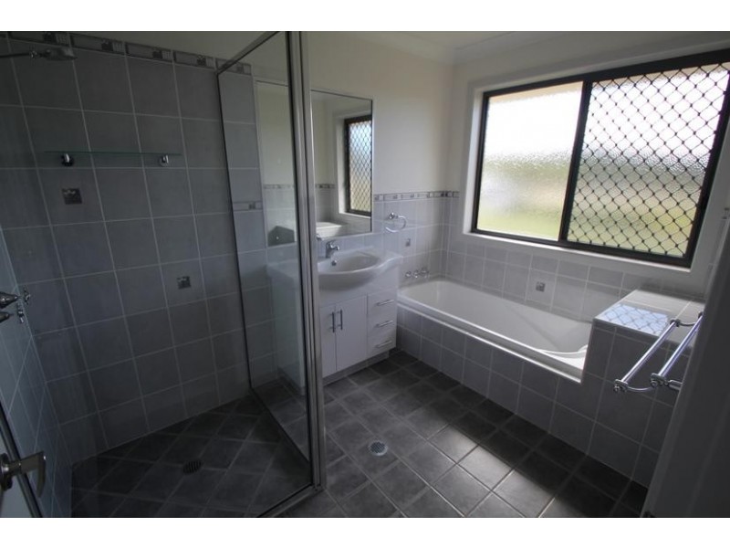2 Mackenzie Court, Tenterfield NSW 2372