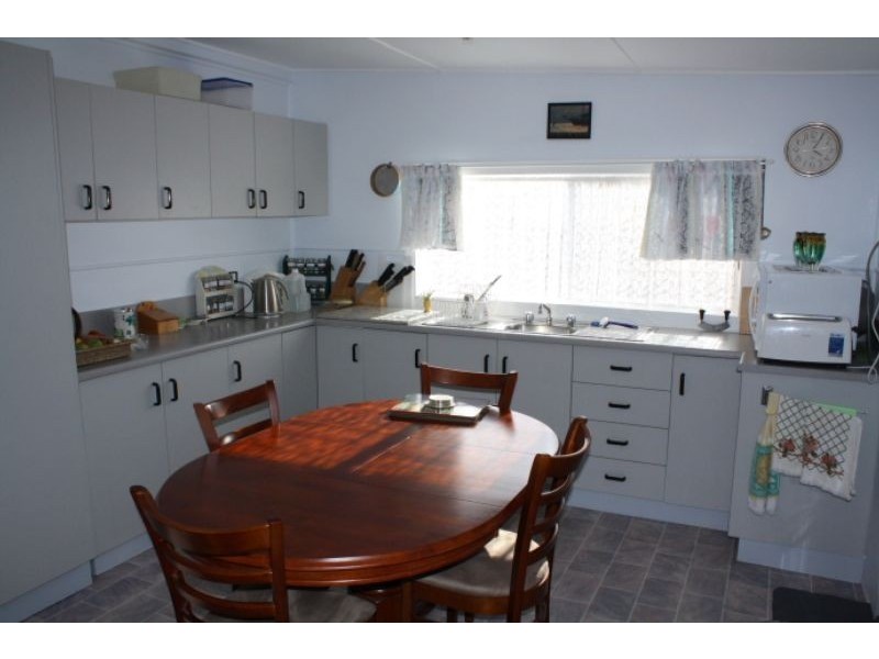 22 Railway Street, Tenterfield NSW 2372