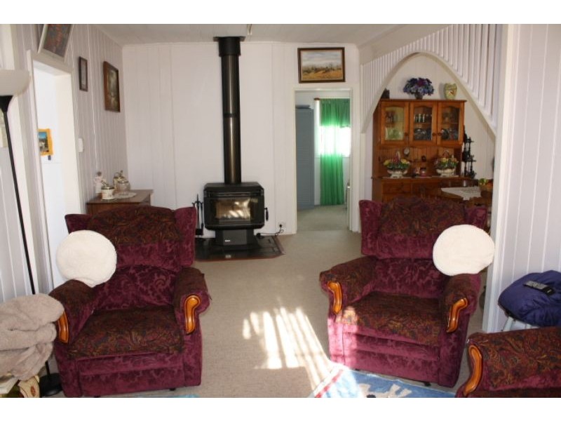 22 Railway Street, Tenterfield NSW 2372