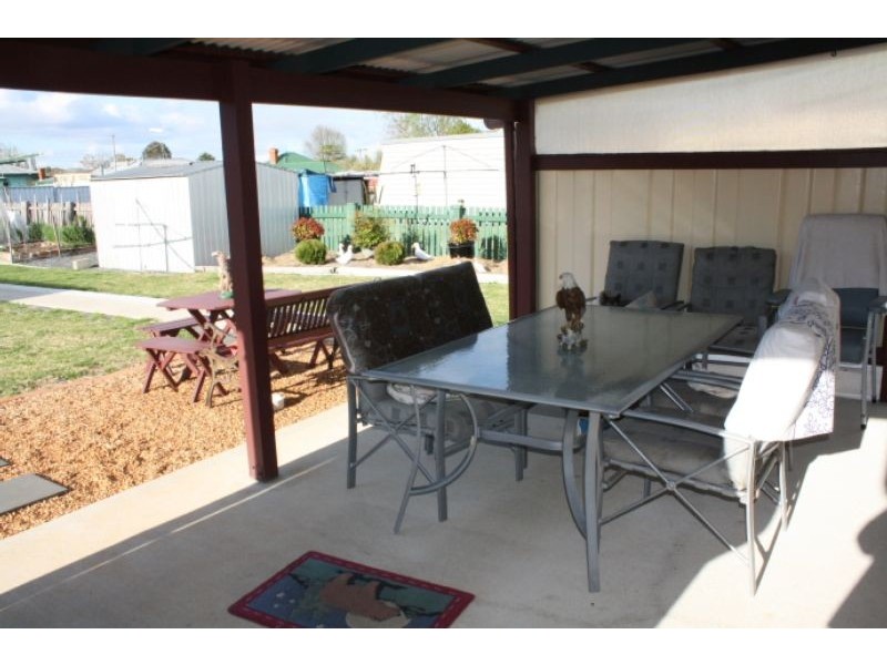 22 Railway Street, Tenterfield NSW 2372