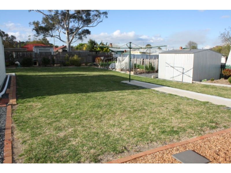 22 Railway Street, Tenterfield NSW 2372