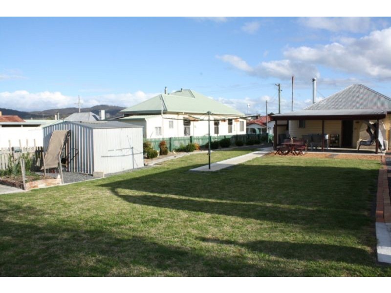 22 Railway Street, Tenterfield NSW 2372