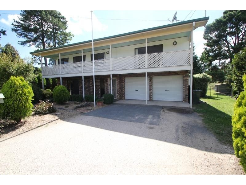215 East Street, Tenterfield NSW 2372