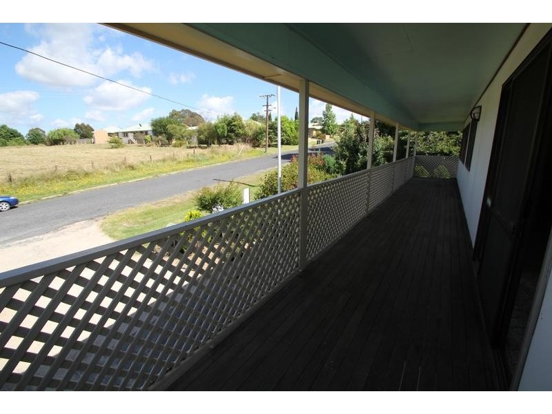 215 East Street, Tenterfield NSW 2372