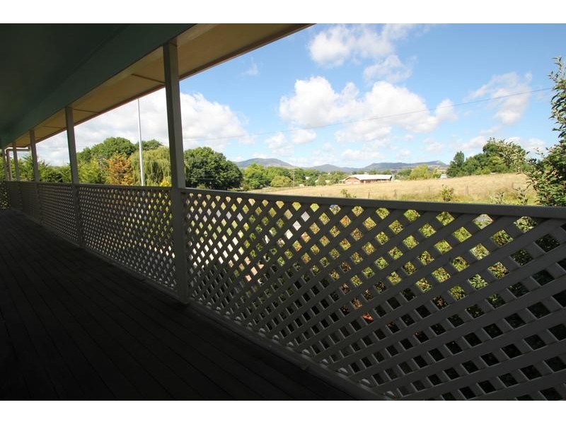 215 East Street, Tenterfield NSW 2372