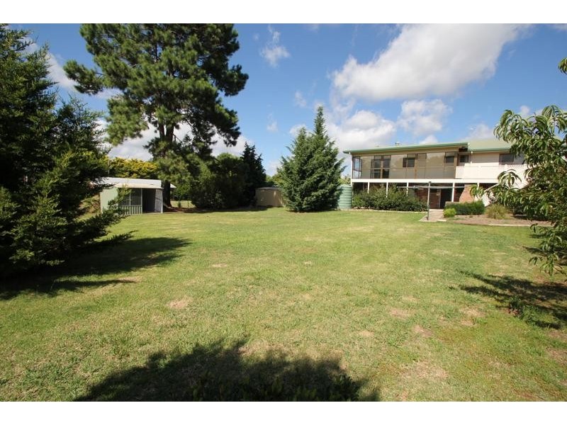 215 East Street, Tenterfield NSW 2372