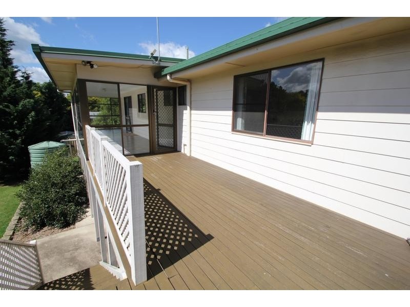 215 East Street, Tenterfield NSW 2372