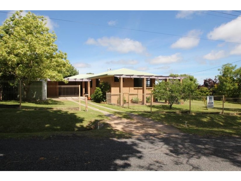 12 Wood Street, Tenterfield NSW 2372