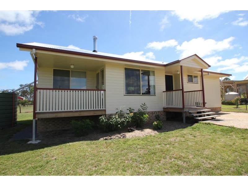 16 Clive Street, Tenterfield NSW 2372