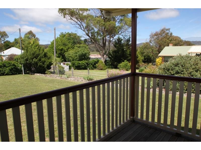 16 Clive Street, Tenterfield NSW 2372