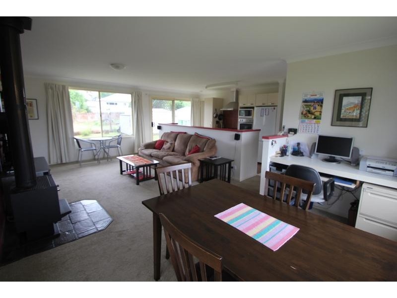 16 Clive Street, Tenterfield NSW 2372