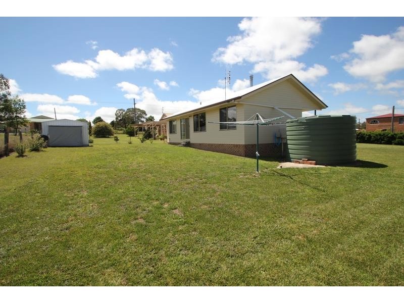 16 Clive Street, Tenterfield NSW 2372