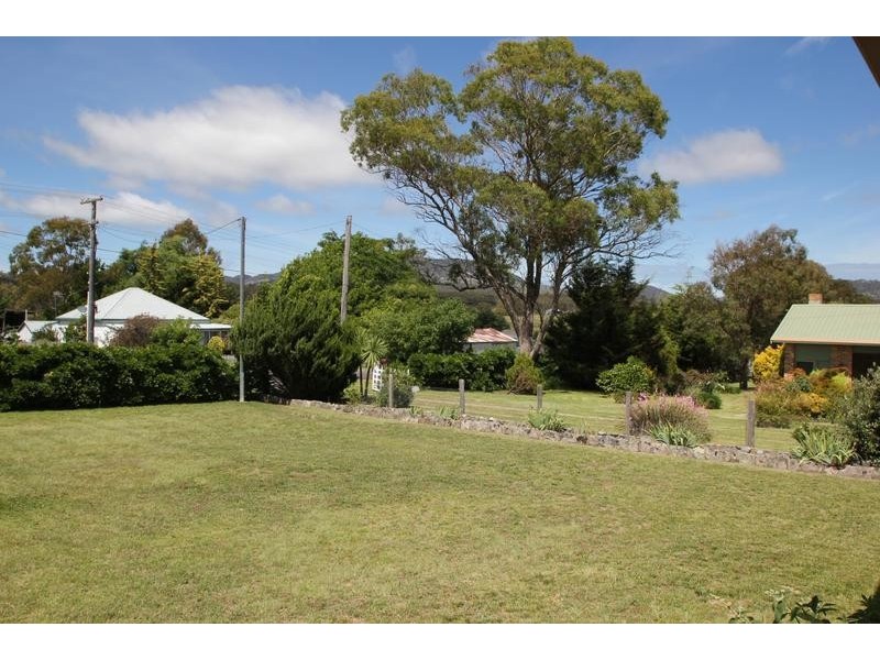 16 Clive Street, Tenterfield NSW 2372