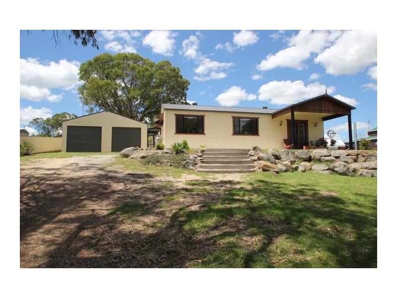 42 Petre Street, Tenterfield NSW 2372