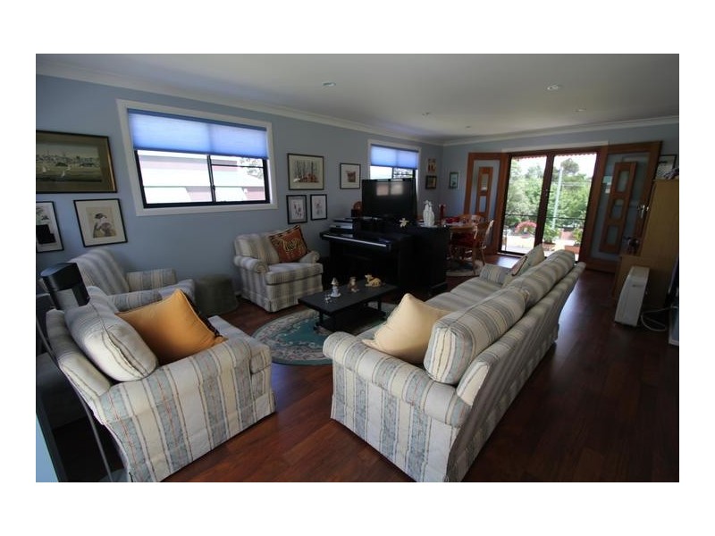 42 Petre Street, Tenterfield NSW 2372