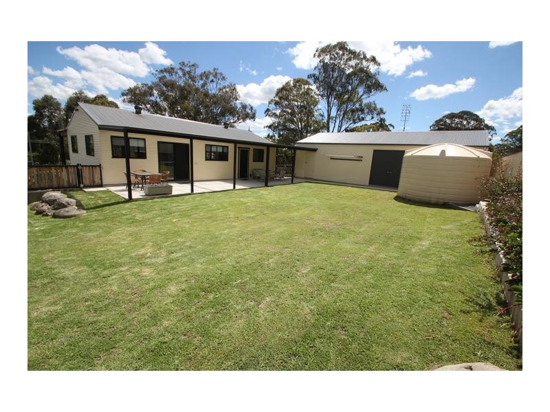 42 Petre Street, Tenterfield NSW 2372