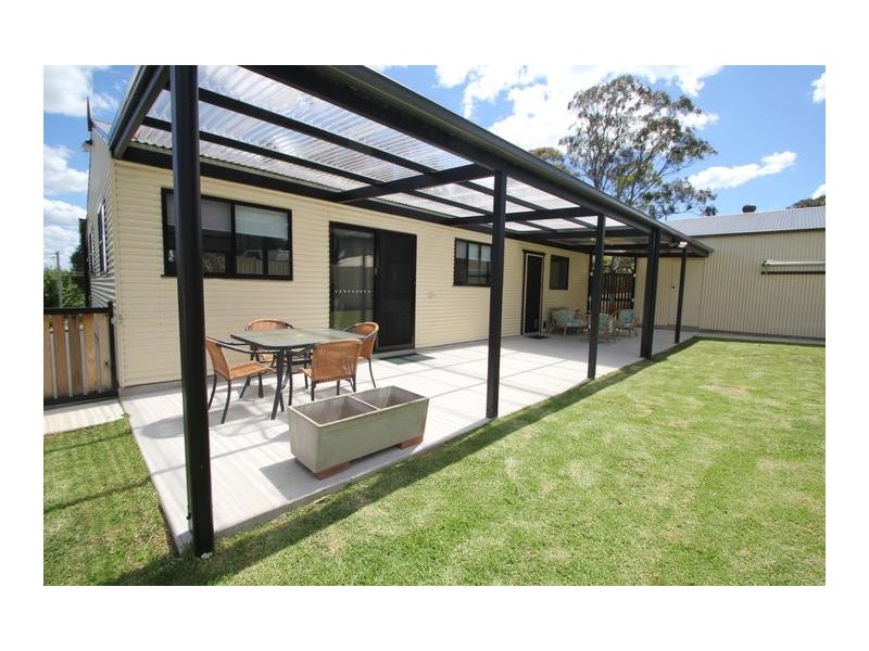 42 Petre Street, Tenterfield NSW 2372