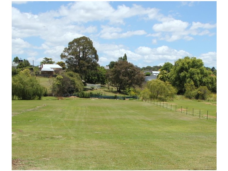 174 Logan Street, Tenterfield NSW 2372