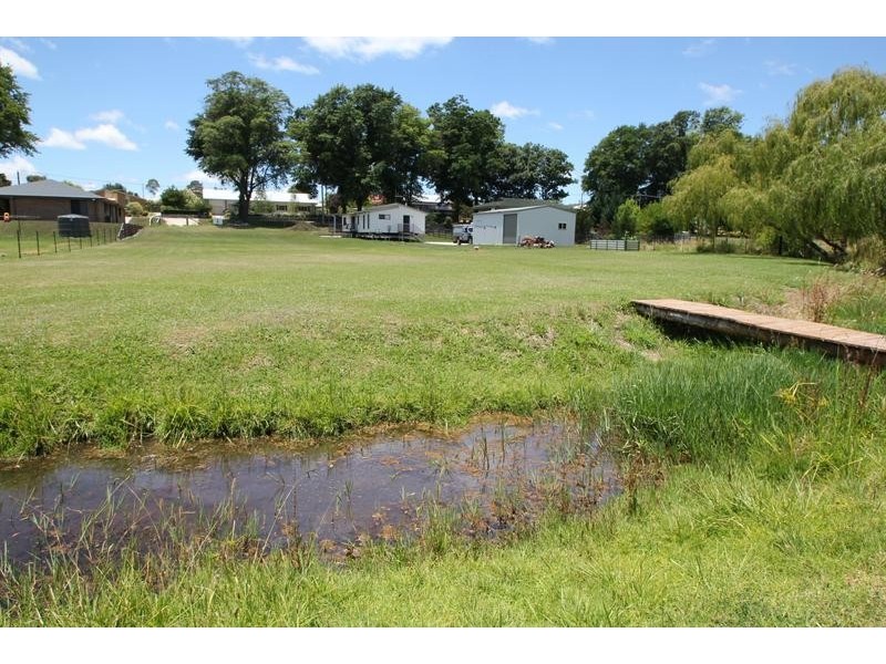174 Logan Street, Tenterfield NSW 2372