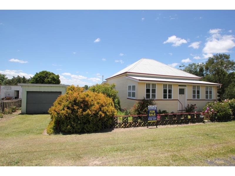 124 Douglas Street, Tenterfield NSW 2372