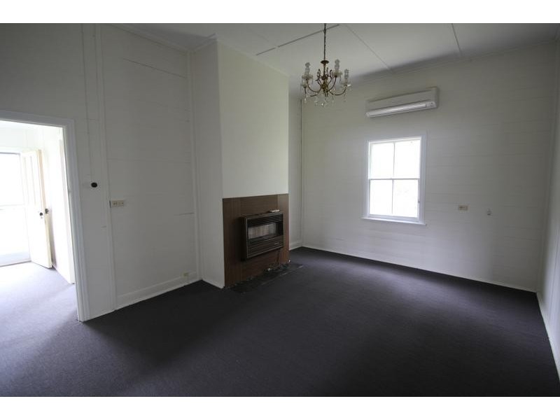124 Douglas Street, Tenterfield NSW 2372