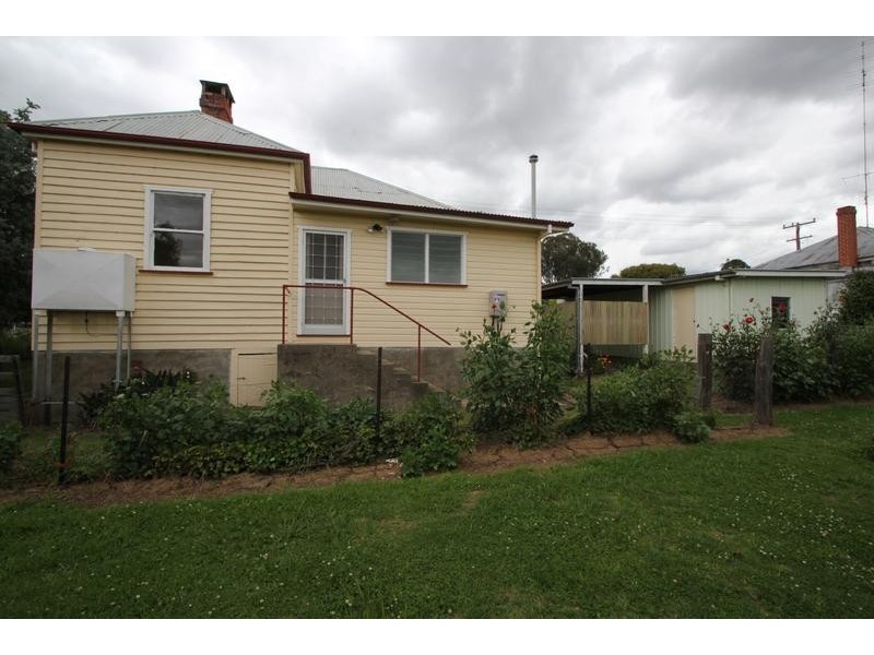 124 Douglas Street, Tenterfield NSW 2372