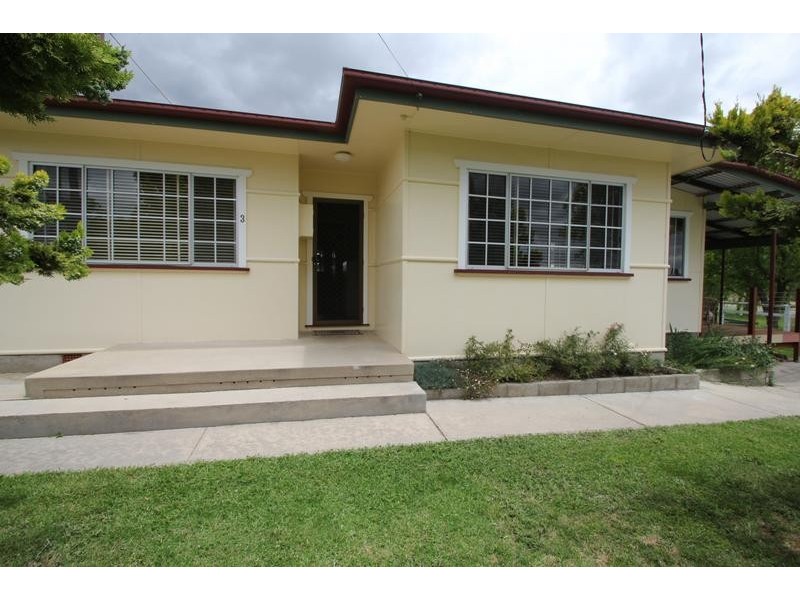 3 Clive Street, Tenterfield NSW 2372