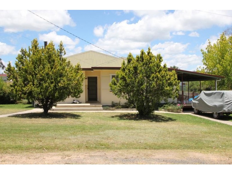 3 Clive Street, Tenterfield NSW 2372