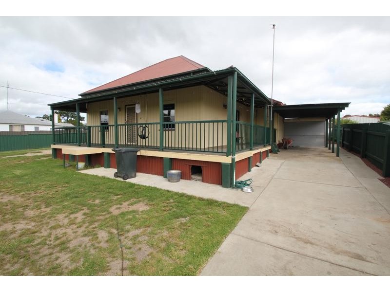 12 Erindee Avenue, Tenterfield NSW 2372