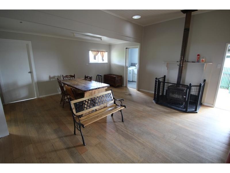 12 Erindee Avenue, Tenterfield NSW 2372