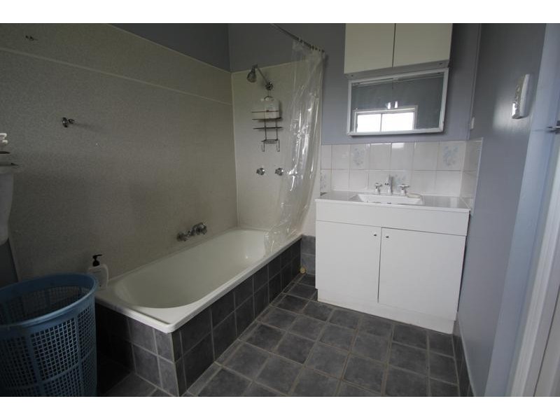 12 Erindee Avenue, Tenterfield NSW 2372