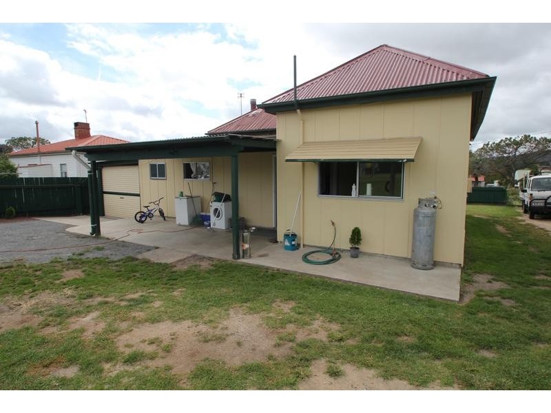 12 Erindee Avenue, Tenterfield NSW 2372
