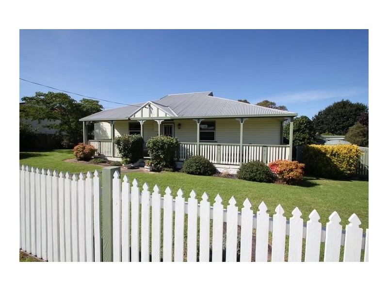 83 Martin Street, Tenterfield NSW 2372