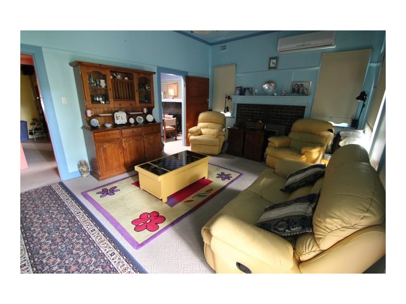 54 Logan Street, Tenterfield NSW 2372