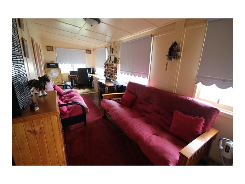 54 Logan Street, Tenterfield NSW 2372