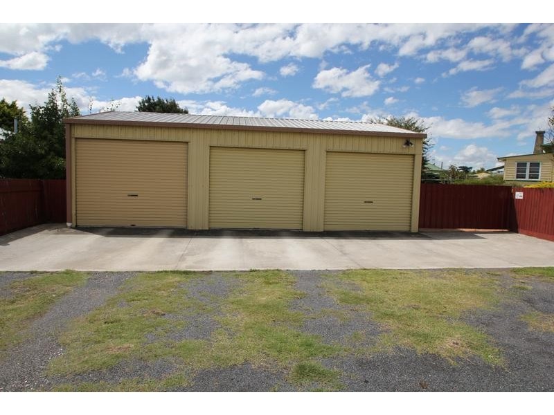 54 Logan Street, Tenterfield NSW 2372