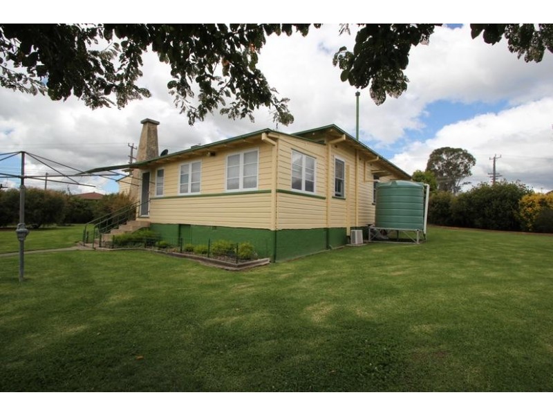54 Logan Street, Tenterfield NSW 2372